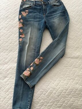 Driftwood Women’s Blue Embroidered Floral Jeans